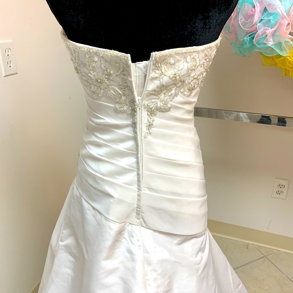 Size 6 Da Vinci White Beaded Wedding Gown Dress with Built in Corset & Train - Picture 4 of 6